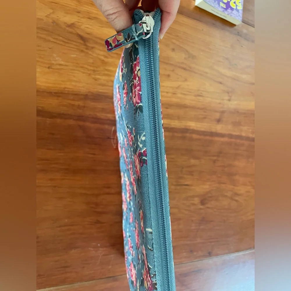 NWOT Cath Kidston London Smart Tech Floral Laptop Case Sleeve